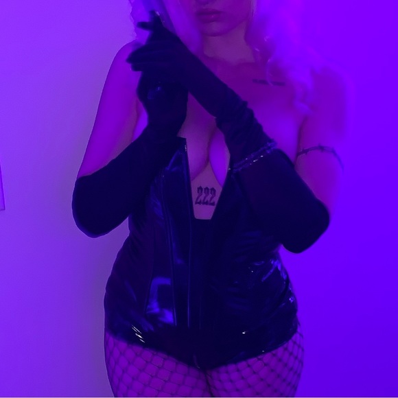 Patent Seam Front Tube Top And Shorts Set - Picture 7 of 7